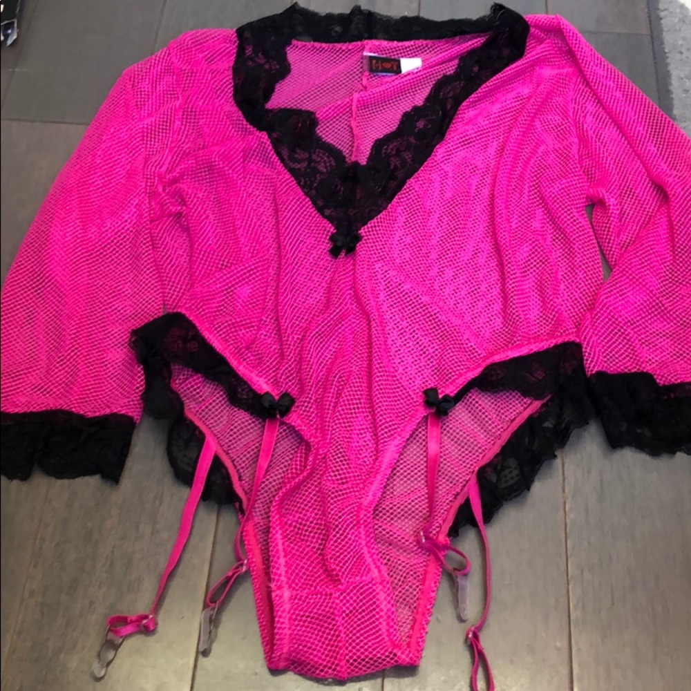 NWOT Queen Size stretchy fishnet teddy w/garters.